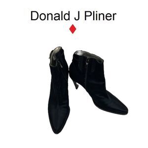 Donald J Pliner Black Ankle Boots. Sz 6.5M